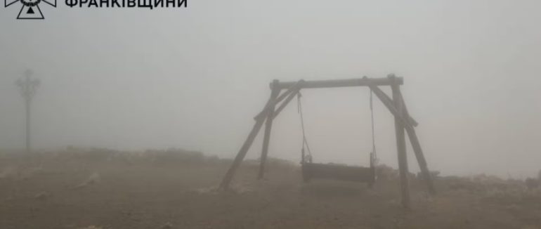 Туманний світанок на горі Піп Іван Чорногірський