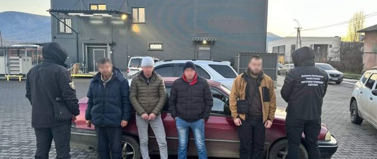 На Мукачівщині затримали зловмисника, який річкою переправляв військовозобов’язаних за кордон