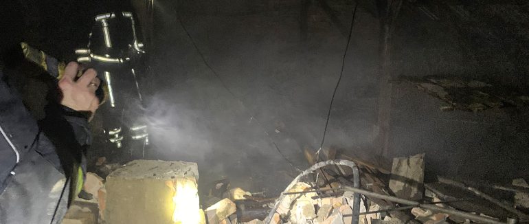 Хустські рятувальники ліквідували пожежу на горищі житлового будинку