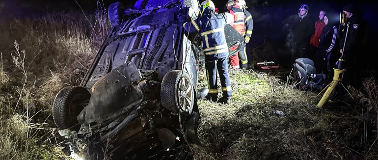 На Хустщині рятувальники деблокували постраждалу в ДТП жінку