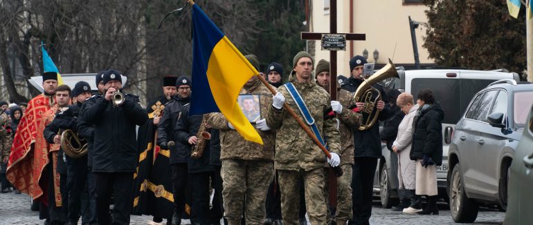 В Ужгороді з військовими почестями поховали полеглого захисника