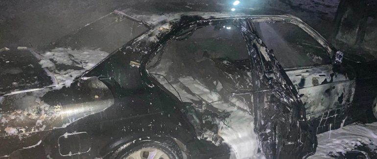 У Хустському районі вогнеборці ліквідували загорання автомобіля