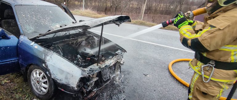 На Берегівщині рятувальники ліквідували загорання автомобіля