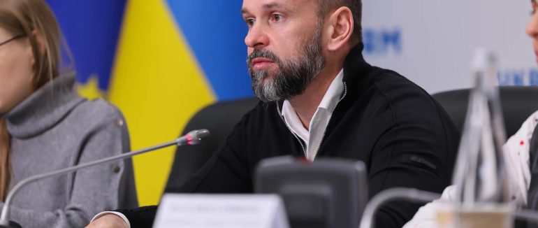 «Політика героїв»: заступник Керівника Офісу Президента Віктор Микита провів брифінгу із міністеркою у справах ветеранів Наталією Калмиковою