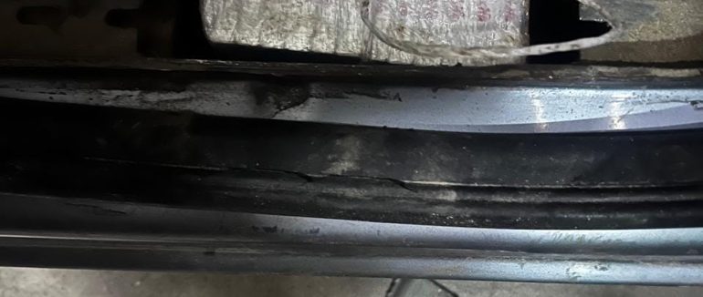 На кордоні у легковику літнього закарпатця знайшли тайники з сигаретами