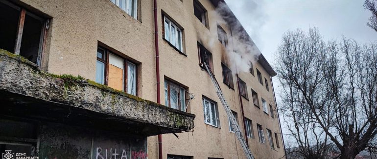 На пожежі в Берегові загинула 71-річна жінка