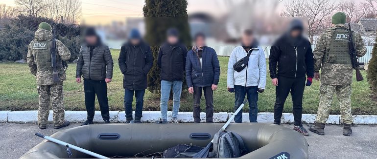 Шістьох «човнярів» зупинили поблизу кордону на Закарпатті