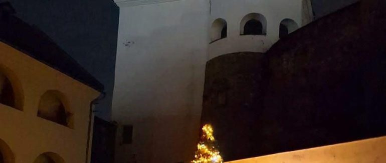 Екскурсія в вечірньому Мукачівському замку за донат для ЗСУ