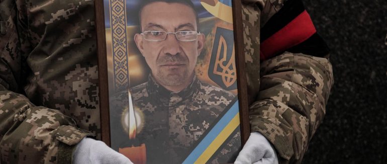 Ужгород попрощався із 46-річним захисником, стрільцем Ігорем Урумбаєвим.