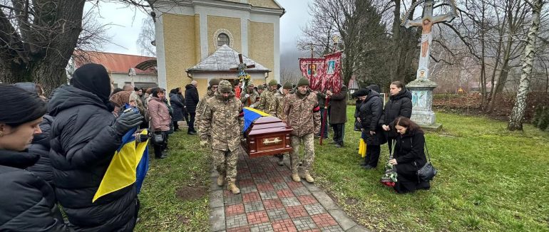 Ужгородщина провела в останню дорогу полеглого воїна Валерія Макарчука