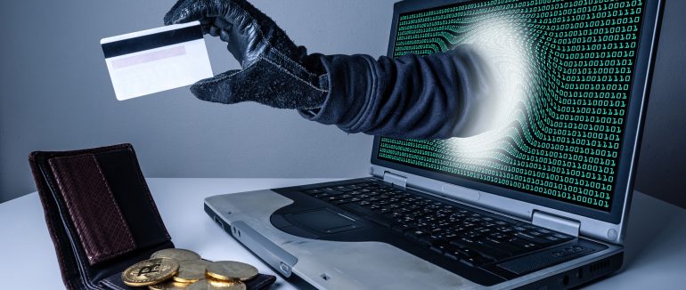 Як не постраждати від дій шахраїв: кіберполіцейські Закарпаття діляться простими порадами