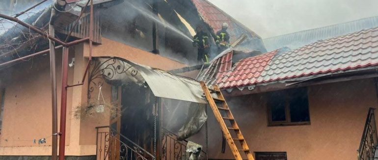 Рятувальники ліквідували пожежу, яка спалахнула в селі на Іршавської ТГ