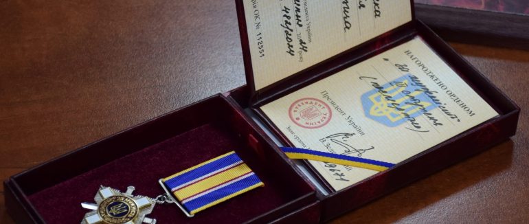 На Закарпатті батькові загиблого прикордонника вручили державну нагороду