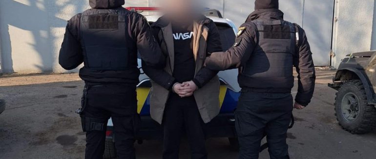 У Чопі затримали підозрюваного у серії нічних підпалів: вогнем пошкоджено три автомобілі