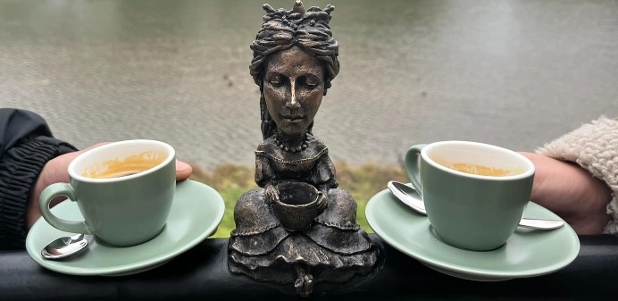 «Кава Sisi»: в Ужгороді встановили мініскульптуру на честь австрійської імператриці Єлизавети Баварської