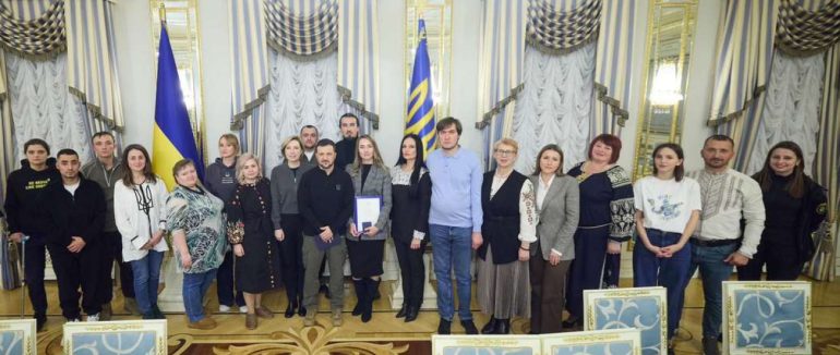 Президент відзначив нагородами кількох закарпатських волонтерів