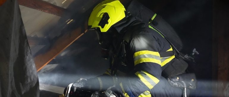 В Ужгороді рятувальники запобігли знищенню житлового будинку