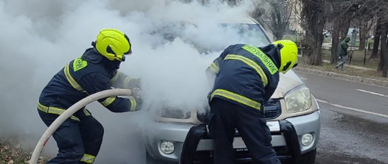В Ужгороді рятувальники ліквідували пожежу в автомобілі