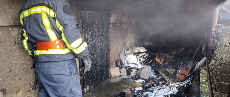 У селі Ільниця рятувальники ліквідували пожежу в житловому будинку