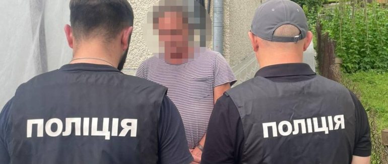 Систематичне одержання хабарів від студентів: правоохоронці завершили слідство щодо декана факультету одного з університетів Ужгорода