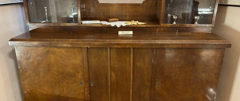 Ужгородський музей поповнив колекцію комодом початку ХХ століття