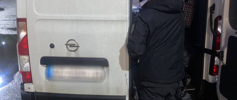 20-річний закарпатець намагався незаконно ввезти в Україну партію електронних сигарет