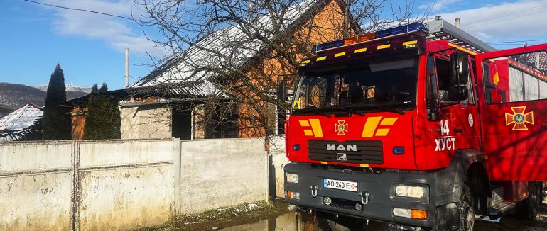 В Хусті на пожежі в будинку загинула жінка