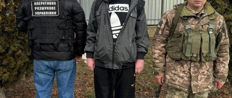 На Закарпатті прикордонники затримали росіянина, який намагався незаконно перетнути кордон