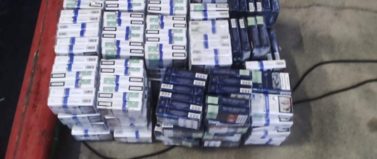 Подружжя із Закарпаття позбулися на кордоні зі Словаччиною двох «Мерседесів» через контрабандні сигарети