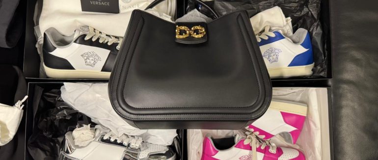 Закарпатські митники вилучили у водія автобуса незадекларовані брендові вироби на кілька тисяч доларів