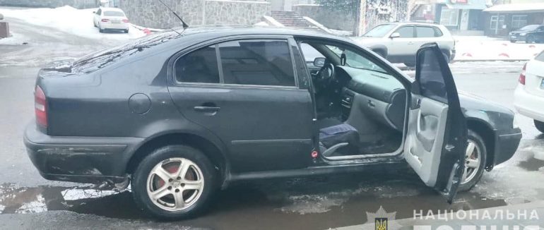 Затримали 17-річного хлопця, який побив і обікрав таксиста на Тячівщині