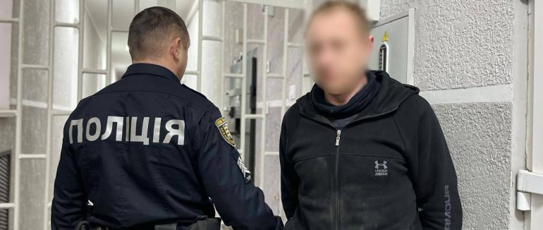 У Мукачеві поліцейські затримали зловмисника, який намагався викрасти телекомунікаційний кабель «Укртелекому»
