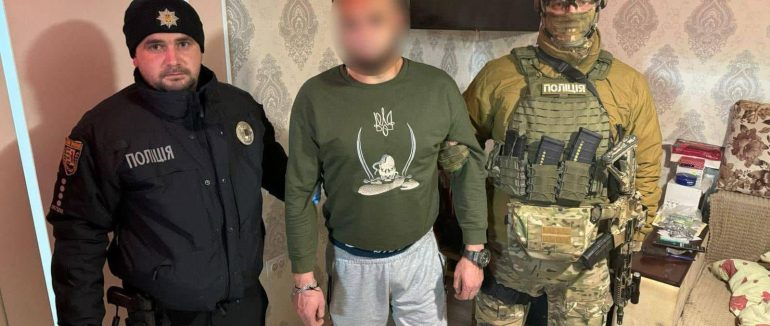 На Тячівщині поліція затримала зловмисника, який зберігав вдома бойову гранату