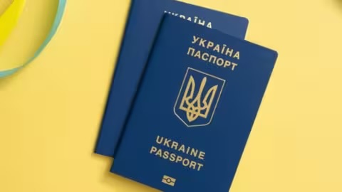 Українцям за кордоном видадуть «застряглі» паспорти