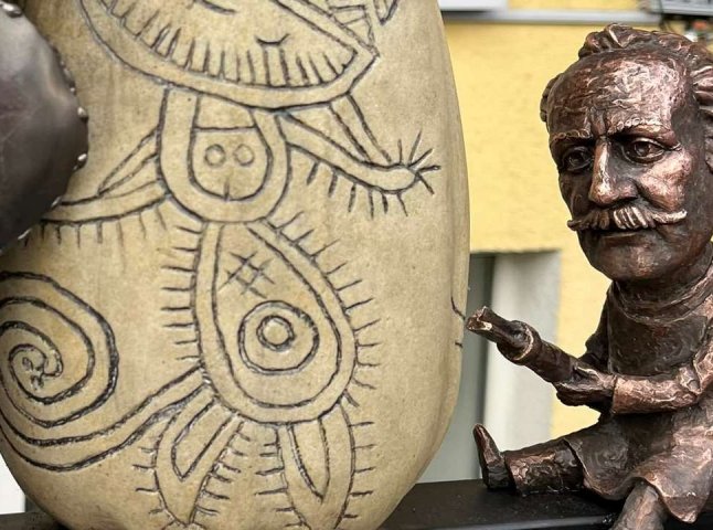 В Ужгороді на одну міні-скульптурку стало більше: це вже 75-та