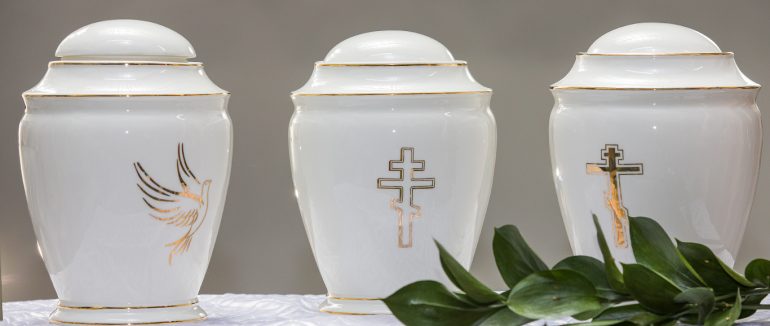 Які існують унікальні різновиди урн для праху