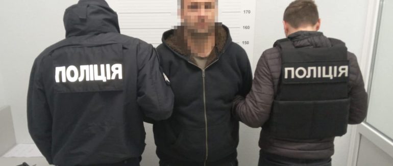 До понад 6 років тюрми: закарпатця, який виманив у дружини військового 10 500 доларів, засудили