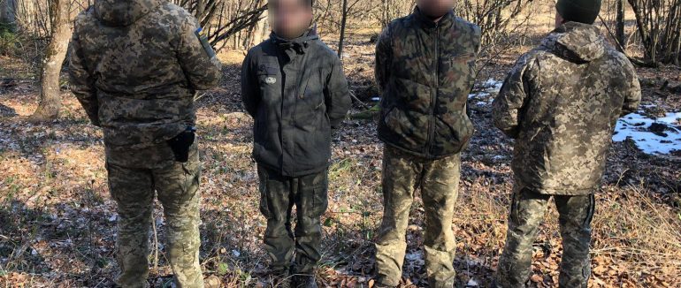 На Закарпатті затримали трійку правопорушників: переправника, його «стажера» та їхнього «клієнта»