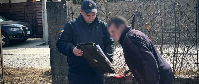 У селищі Солотвино за допомогою дронів виявляють паліїв трави та сухостою
