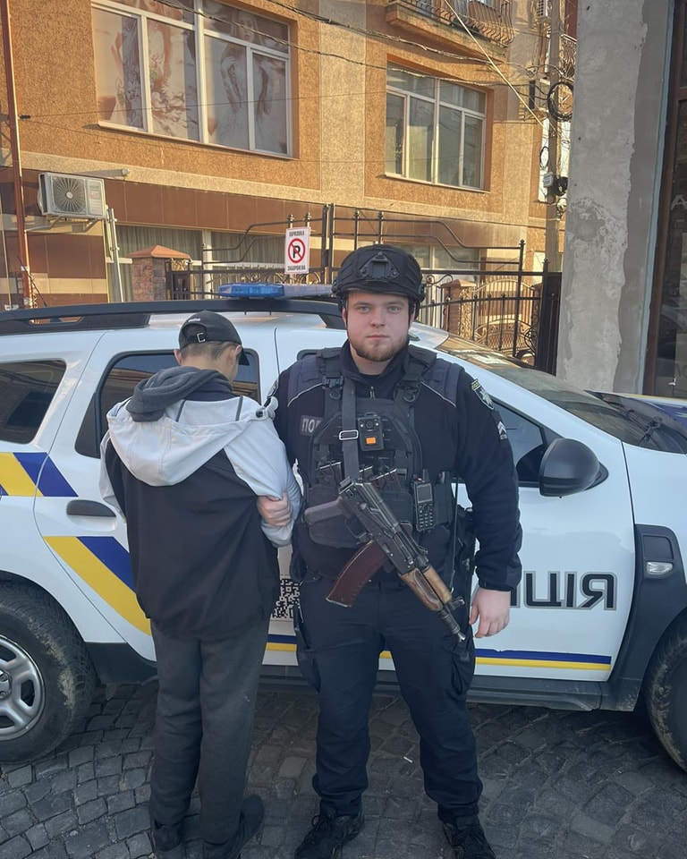У Мукачеві поліцейські охорони затримали крадія