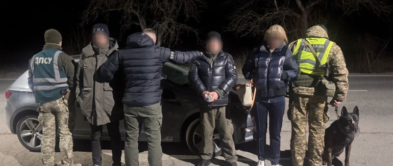 Транзит за 10 тис. доларів: на Закарпатті викрили іноземця, який переправляв чоловіків до Словаччини