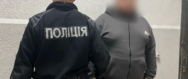 Поліція Мукачева затримала групу осіб за хуліганський напад на двох чоловіків