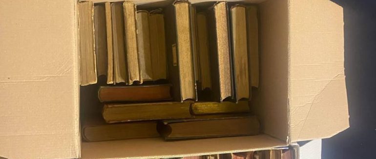 Українець віз в Румунією книги, які можуть становити культурну цінність