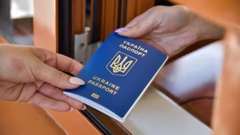 Паспорти закарпатцям за кордоном таки видадуть: уряд назвав термін