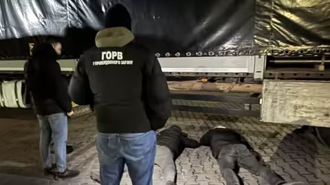 За кордон у вантажному відділі автопоїзда: на Закарпатті затримали чергових переправників