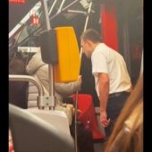 У Празі водій трамваю вдарив українця з дитиною на руках: відео викликало обурення