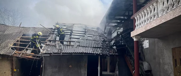 Вогнеборці Тячівщини та Хустщини врятували будинок від вогняної стихії