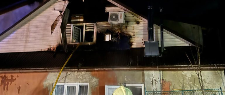 Міжгірські рятувальники оперативно ліквідували пожежу у житловому будинку