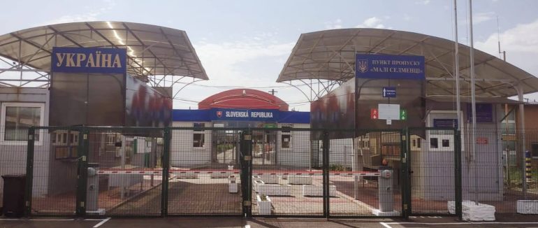 У ПП «Малі Селменці» зупинили українця, який намагався перетнути кордон за ймовірно підробленим документом