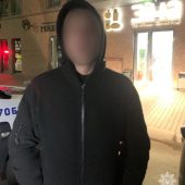 В Ужгороді поліцейські виявили водія-порушника, який мав із собою телескопічний кийок